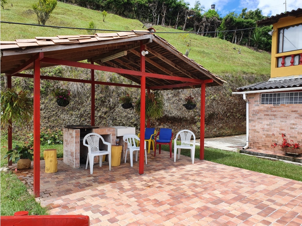 Casa en El Peñol con lote de 6.125 m2 - 5