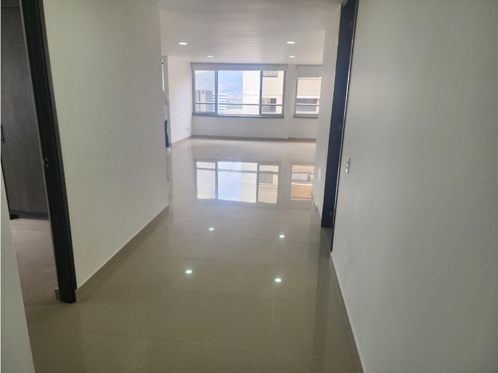 VENTA DE APARTAMENTO EN SABANETA SECTOR CALLE DEL BANCO — foto 2