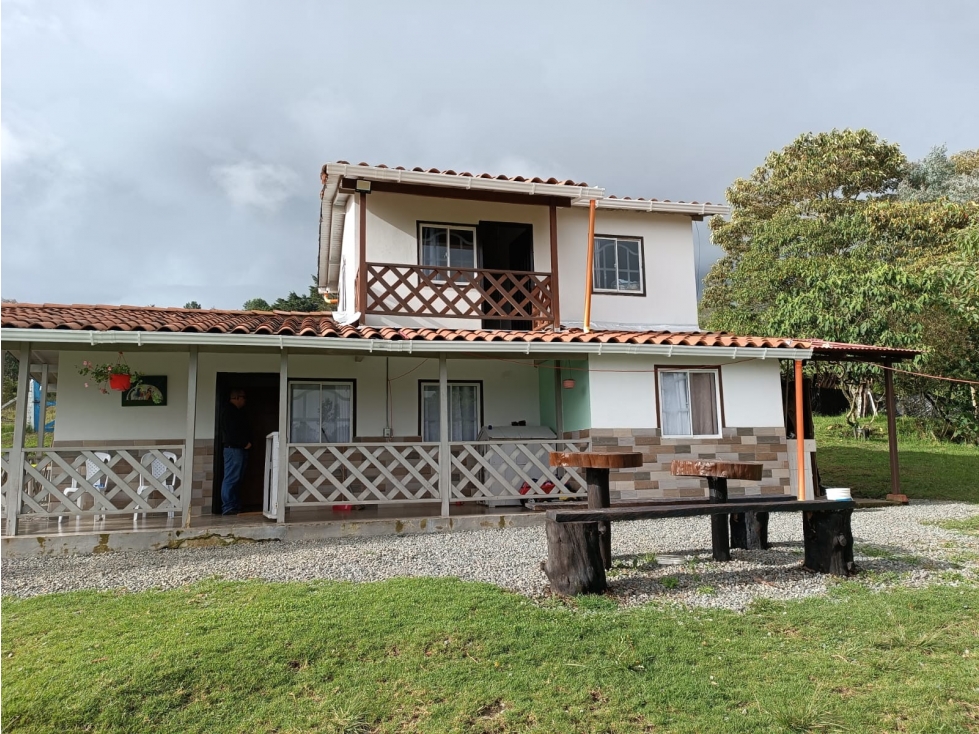 VENTA DE FINCA EN SANTA ELENA SECTOR VEREDA PIEDRAS GORDAS