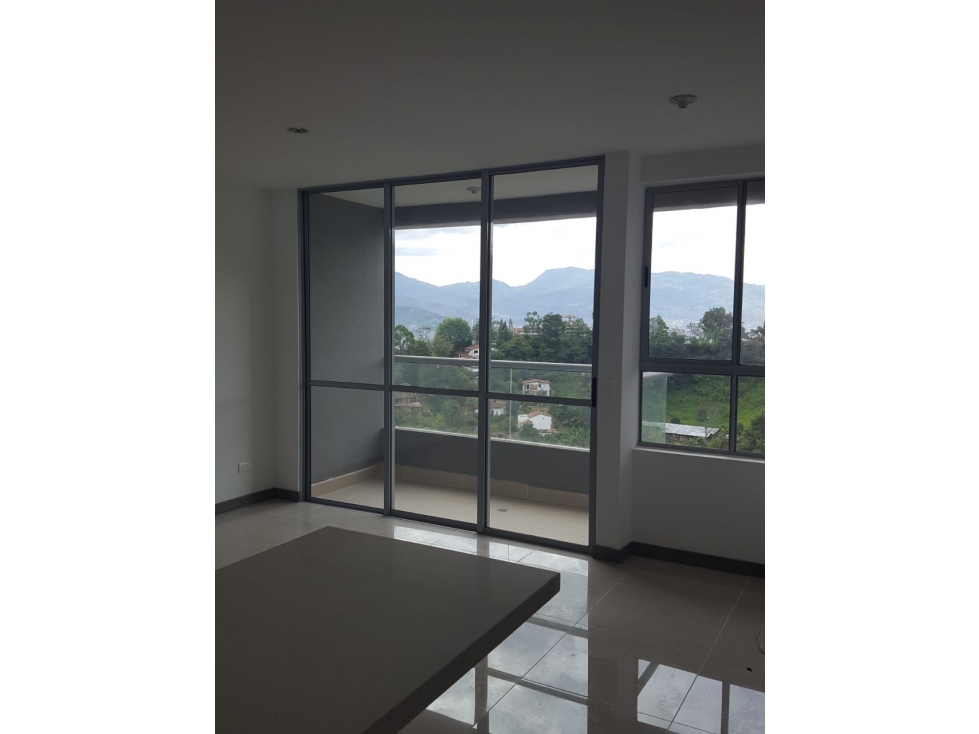 Apartamento en venta de 80 m2 en el sector Chinguí, Envigado — foto 2