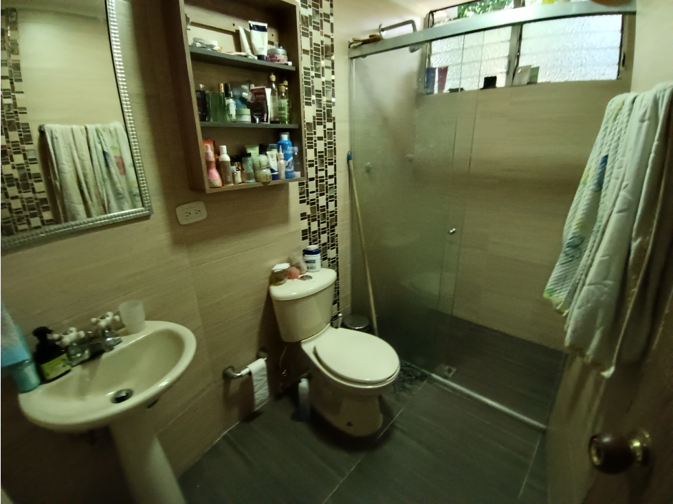 Se Vende apartamento en Calasanz parte baja — foto 6