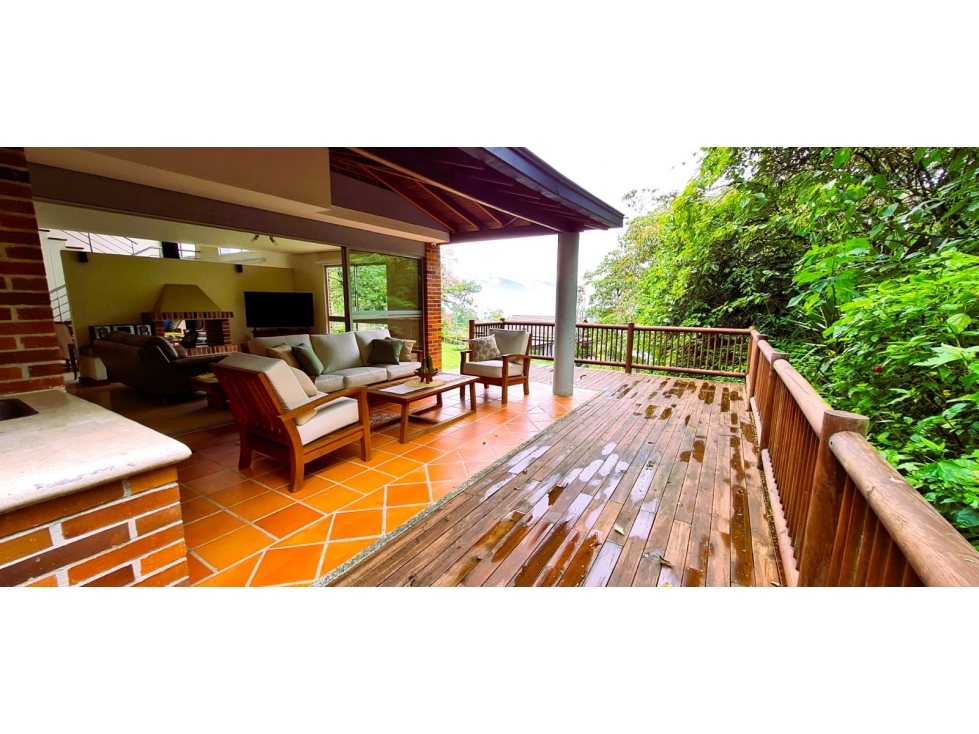 VENTA DE CASA INDEPENDIENTE EN LA LOMA DEL ESCOBERO