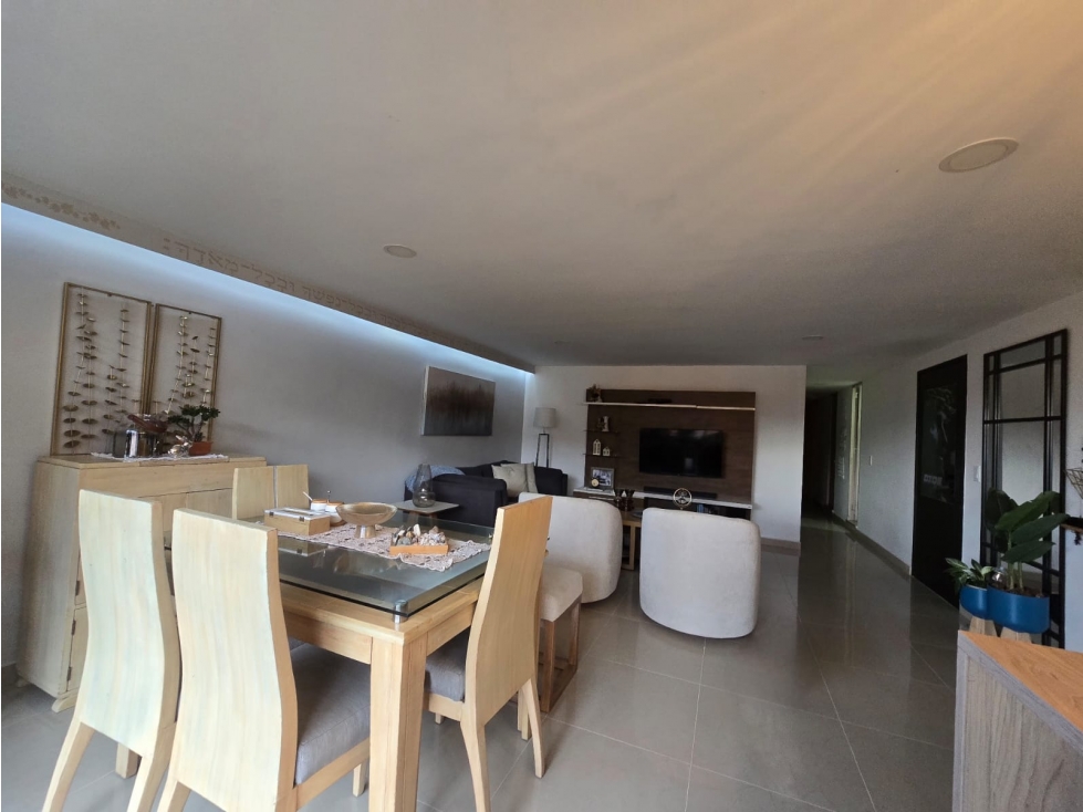 SE VENDE APARTAMENTO LAURELES.EL NOGAL EN MEDELLIN 104MTS — foto 2