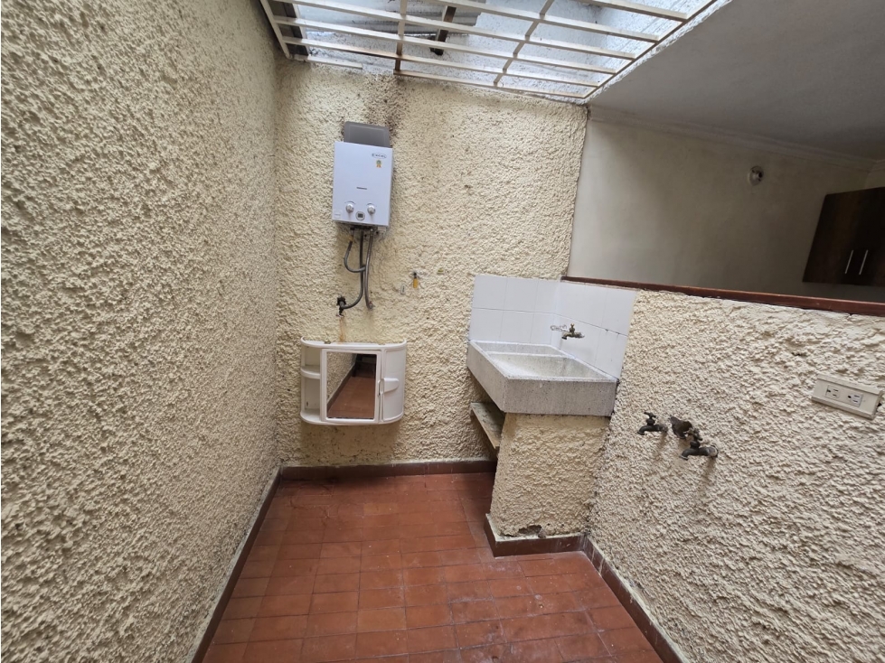Venta de Casa Para Reforma en el Sector Suramérica en Itagüí. 70.7 Mts — foto 6
