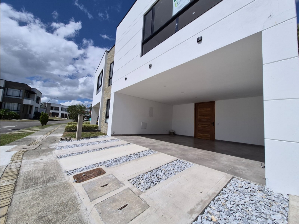 Se Vende Hermosa Casa Con Acabados de Lujo En Llanogrande 318mts. — foto 3