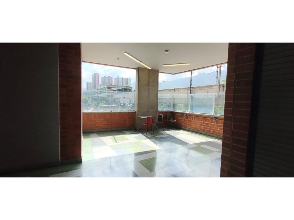 Se Vende local Comercial Centro Comercial 14 mts - 6