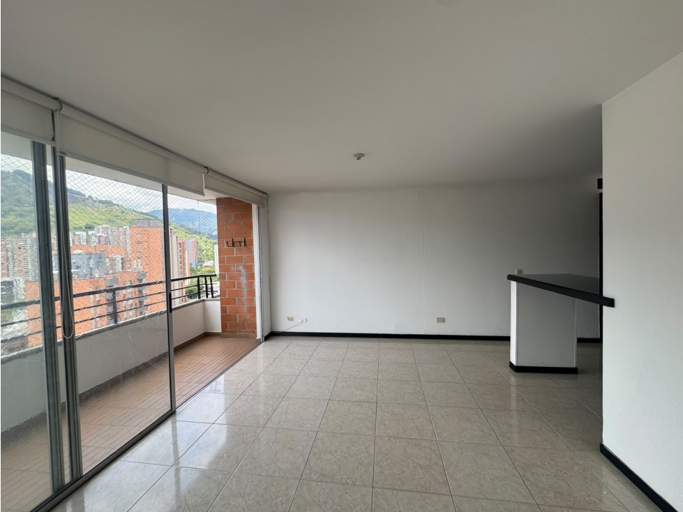 Venta apartamento Medellín Loma de los Bernal área 78 m2 — foto 2