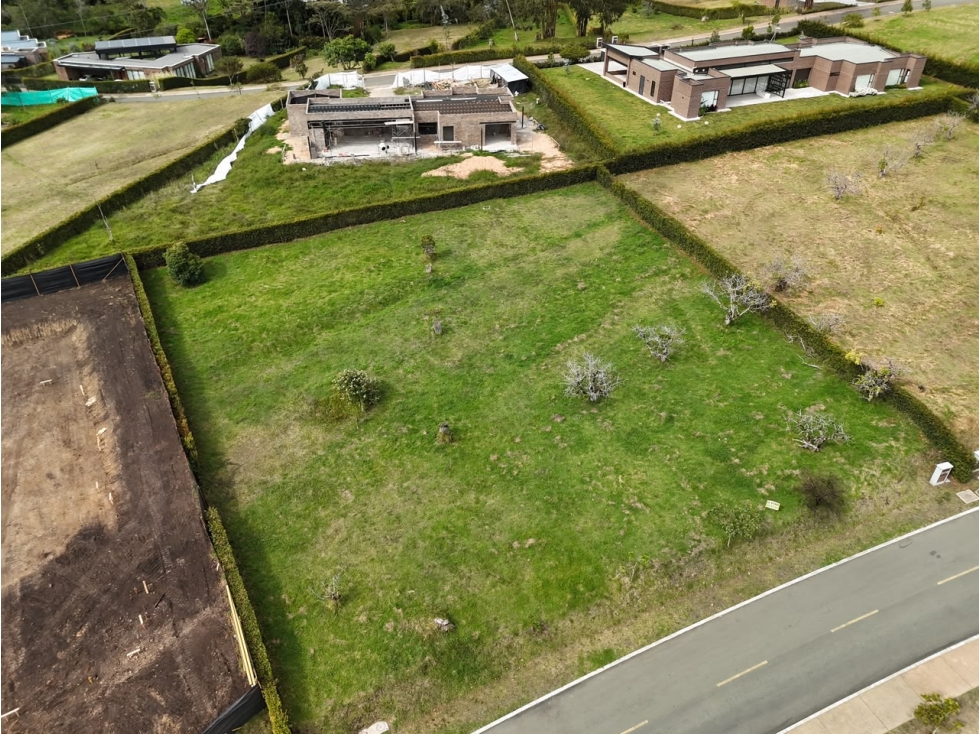 Venta de Lote 2000 mts en la Ceja 100% plano, Vista al lago - 5