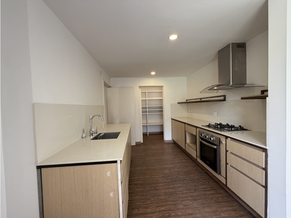 VENTA APARTAMENTO REFORMADO DE 205 M² CON 3 PARQUEADEROS | EL POBLADO — foto 6
