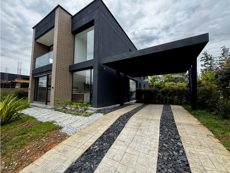 Venta de casa para estrenar en Llanogrande, 500 mts — foto 2