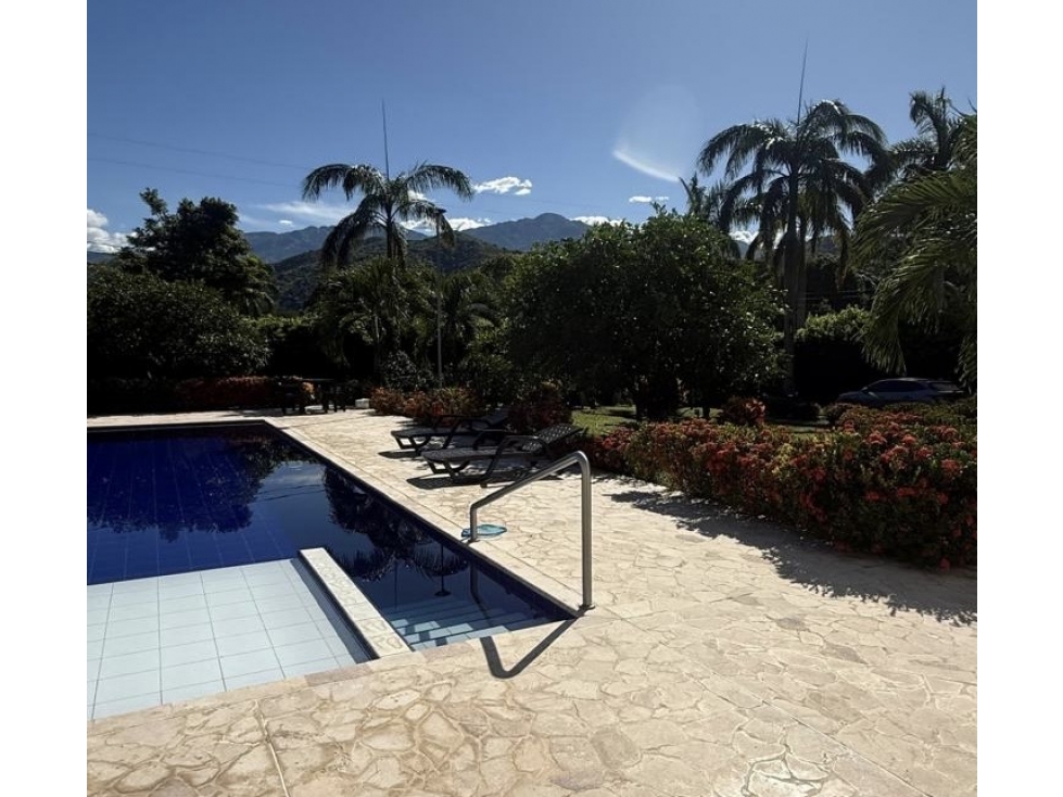 Vendo finca Sopetrán, 4 habitaciones y piscina, parcelación — foto 2