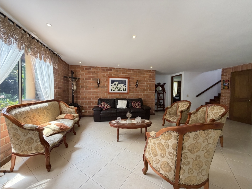 VENTA DE AMPLIA CASA EN SABANETA EN LAS LOMITAS | UNIDAD CERRADA — foto 6