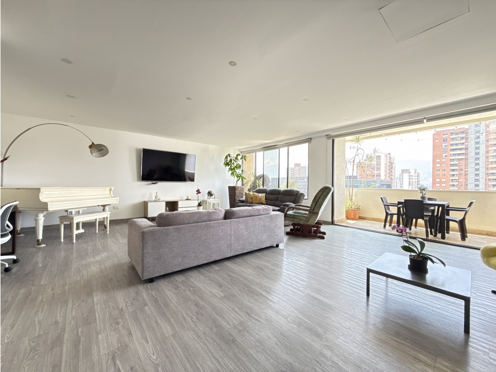 VENTA APARTAMENTO DE GRAN FORMATO CERCA A LA AVENIDA DEL POBLADO