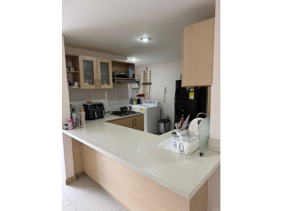 EN VENTA HERMOSO APARTAMENTO EN SABANETA, SAN JOSE PARTE BAJA — foto 2