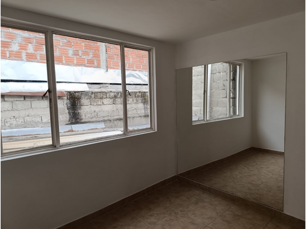 CASA EN VENTA MANIZALES LA RAMBLA AL LADO DE LA UNIVERSIDAD CATOLICA — foto 4