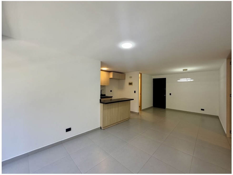 APARTAMENTO REMODELADO EN VENTA SECTOR LINARES, CERCA DE EL TESORO — foto 3