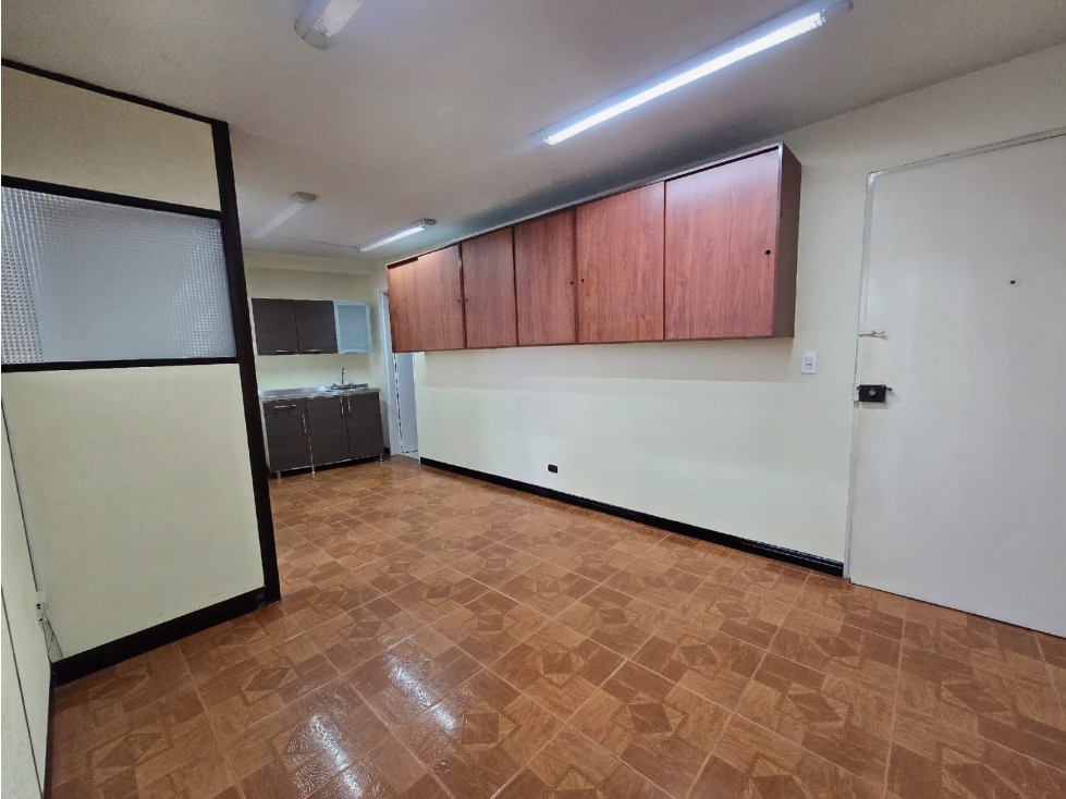 SE VENDE OFICINA EN EL CENTRO DE MEDELLIN 42.79 MTS - 6
