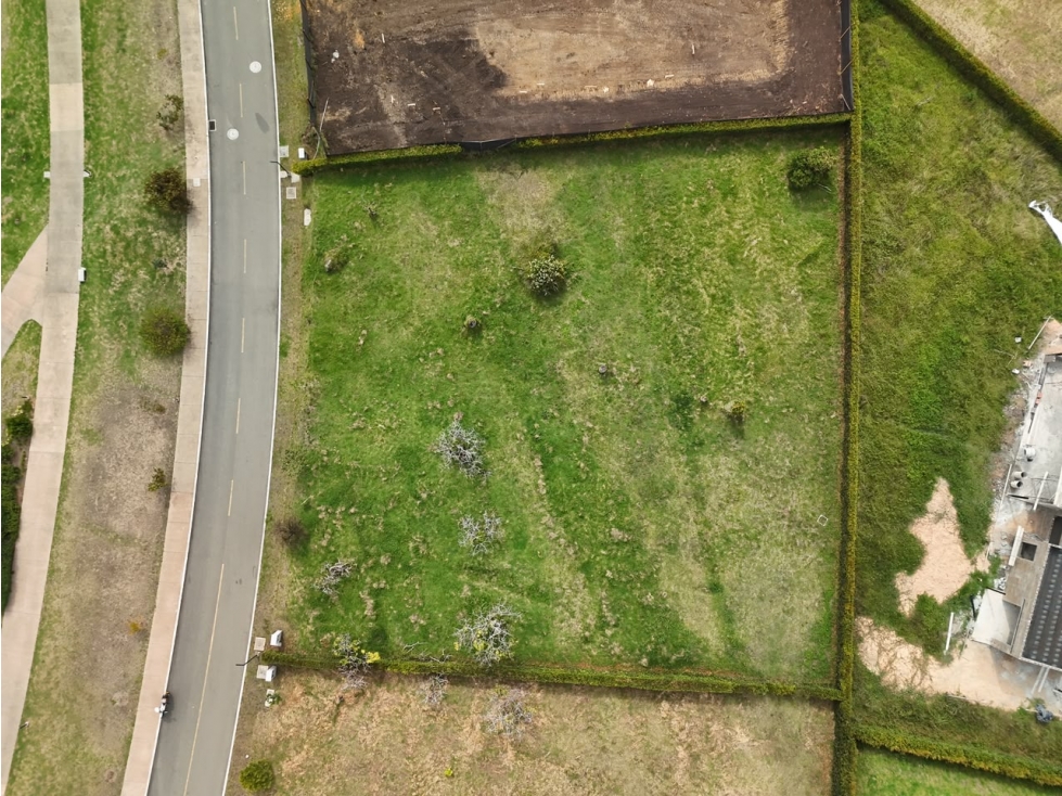 Venta de Lote 2000 mts en la Ceja 100% plano, Vista al lago - 6