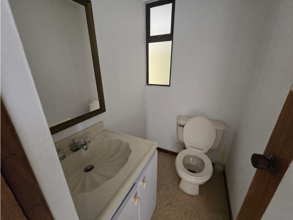 SE VENDE CASA EN EL.BARRIO EL DORADO EN ENVIGADO 135 MTS - 6