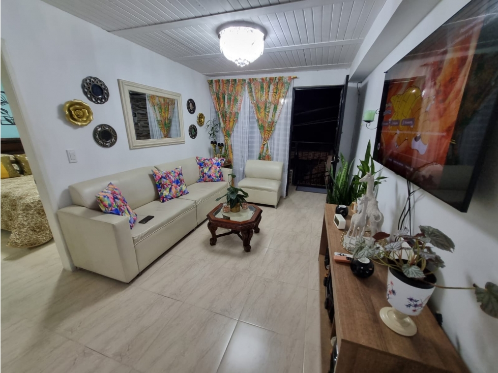 VENTA DE CASA DÚPLEX EN MEDELLÍN SECTOR DOCE DE OCTUBRE — foto 2