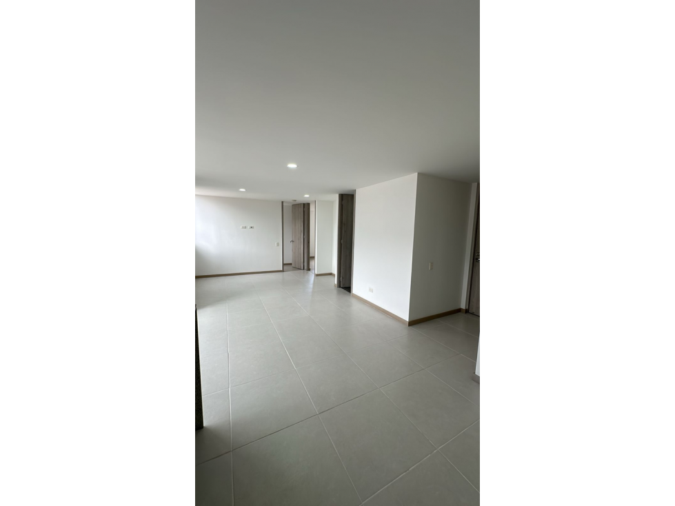 VENTA APARTAMENTO CON DOBLE PARQUEADERO Y ÚTIL | ENVIGADO LAS ANTILLAS — foto 2