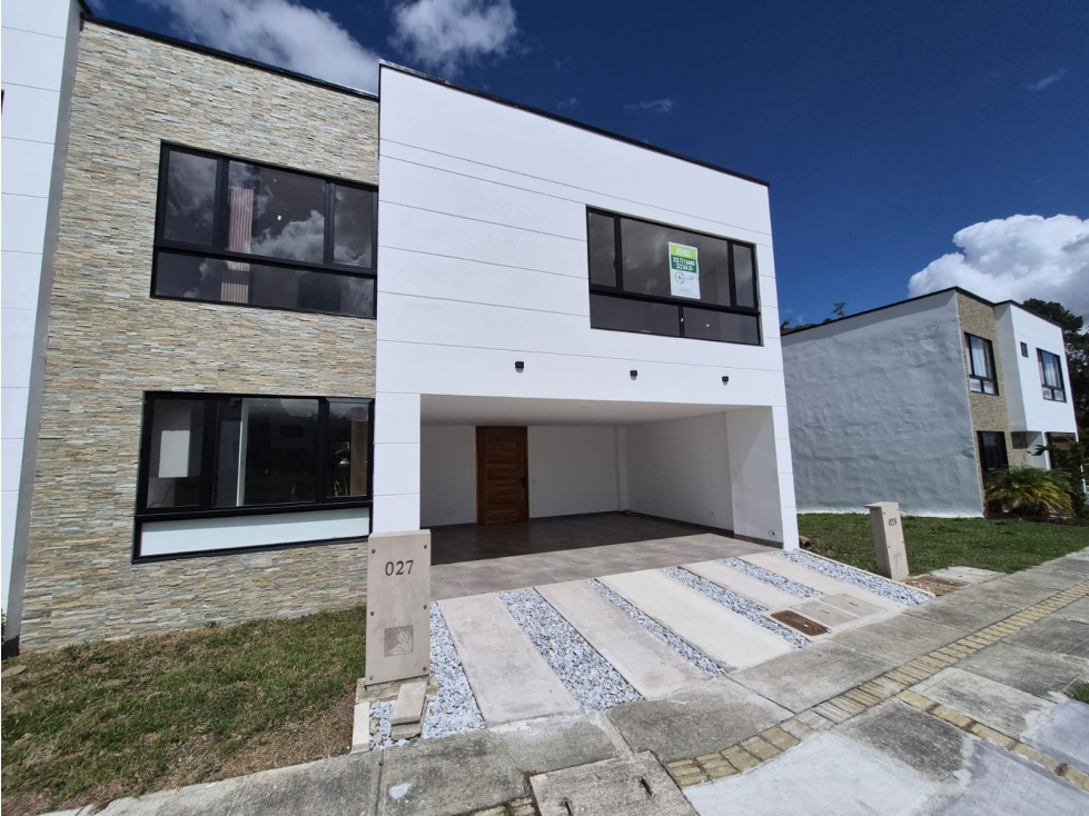 Se Vende Hermosa Casa Con Acabados de Lujo En Llanogrande 318mts.