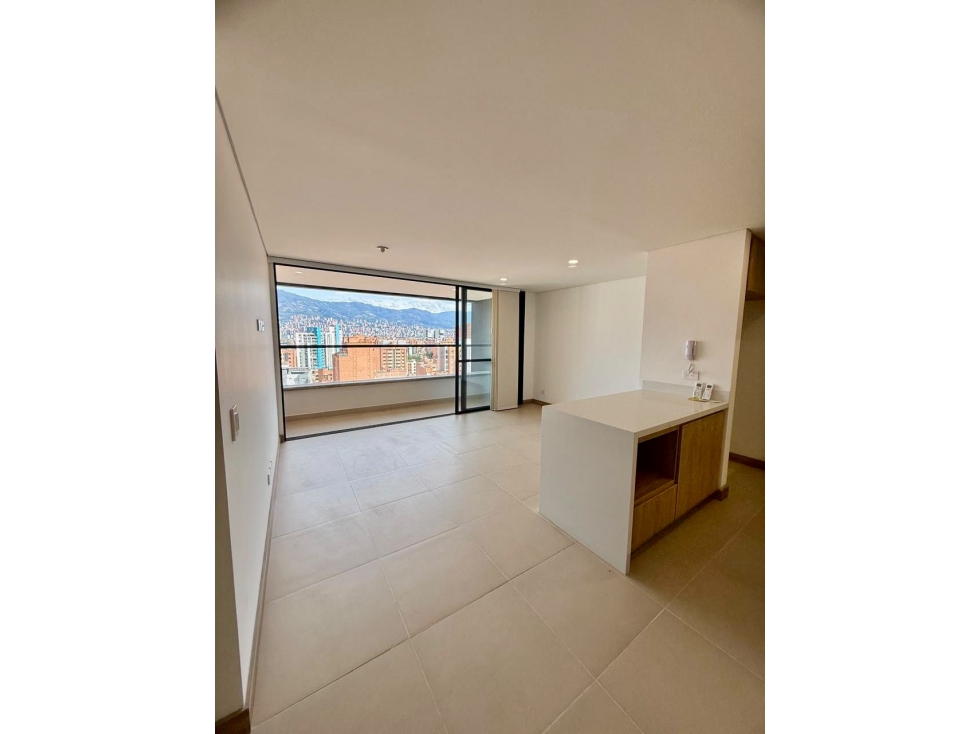 VENTA DE APARTAMENTO GRANDE *UNIDAD COMPLETA* EN LAURELES — foto 3