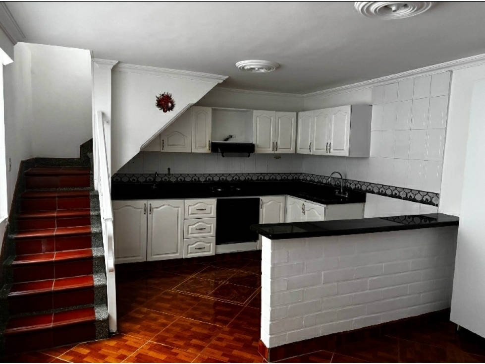 CASA EN PISO 2 Y 3 EN VENTA EN ENVIGADO - LAS FLORES