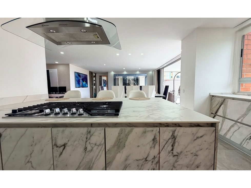 APARTAMENTO DE 188m2 CON 3 PARQUEADEROS EN VENTA - EN EL POBLADO — foto 4