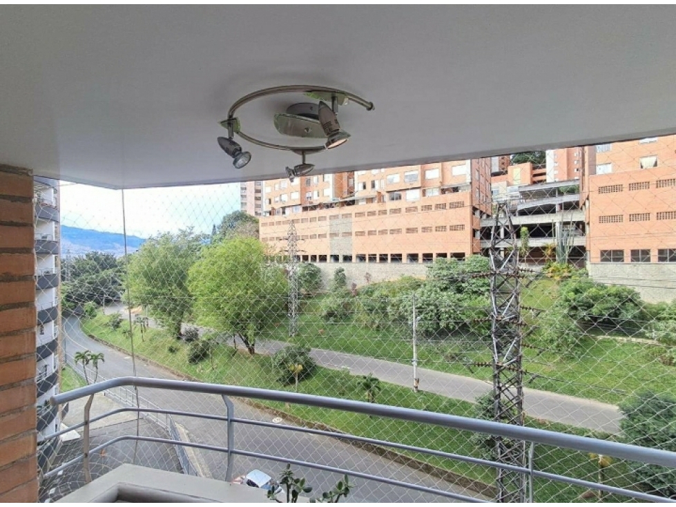 APARTAMENTO DE 78m2 REMODELADO EN VENTA EN LAS PALMAS - MEDELLIN — foto 2