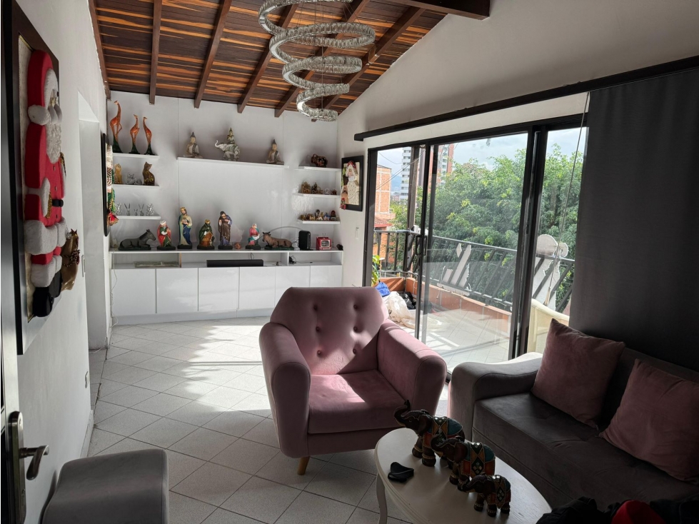 VENTA DE CASA TERCER PISO EN BELLO SECTOR CABAÑAS
