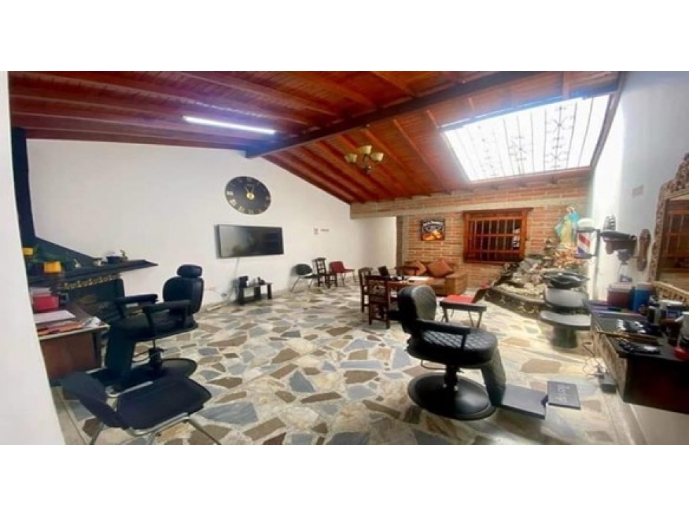 Se vende casa lote en La Ceja con local comercial