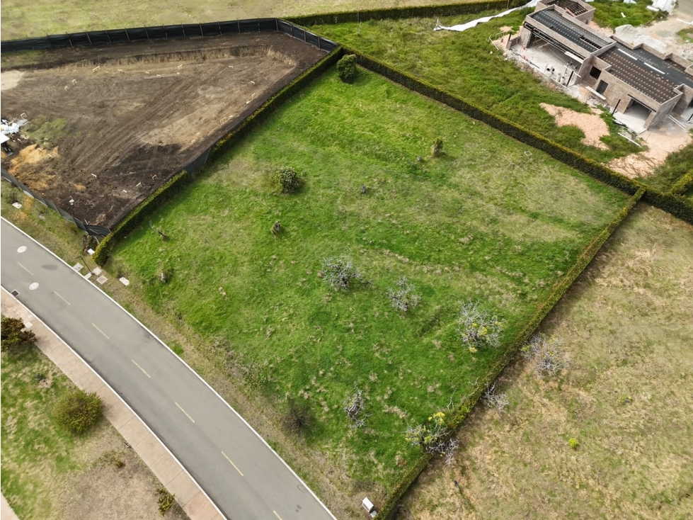 Venta de Lote 2000 mts en la Ceja 100% plano, Vista al lago - 2