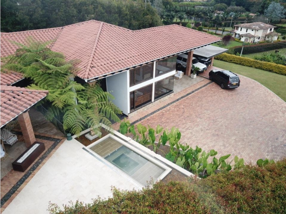 Hermosa Casa Campestre Llanogrande Pesebreras
