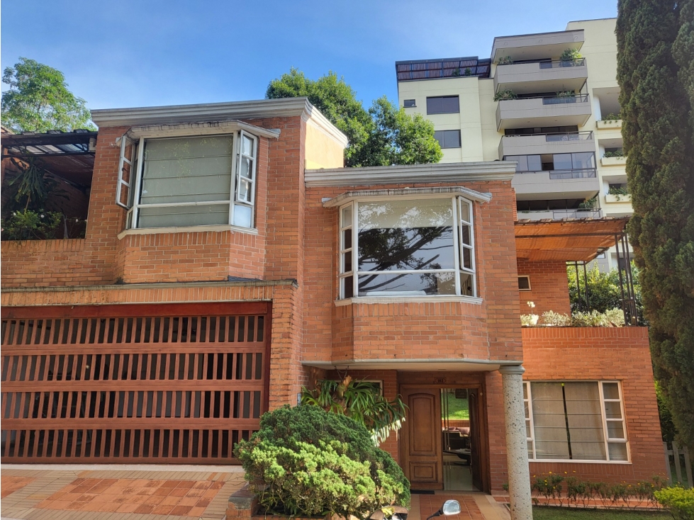 EXCELENTE CASA 4 ALCOBAS SILENCIOSA Y CON ESPACIOS GENEROSOS
