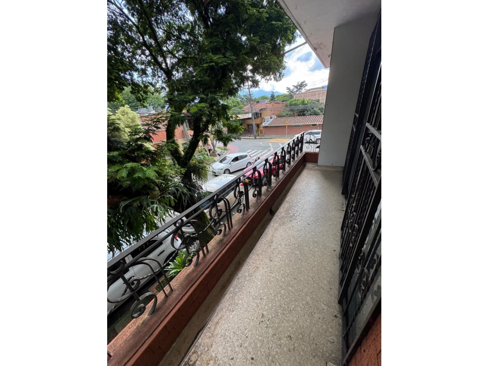 VENTA DE CASA CON AMPLIA TERRAZA EN EL BARRIO MESA — foto 4