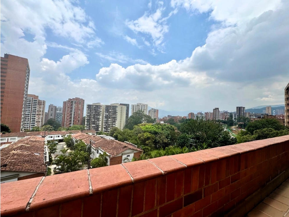 APARTAMENTO CLASICO CON TERRAZA EXCELENTE UBICACION