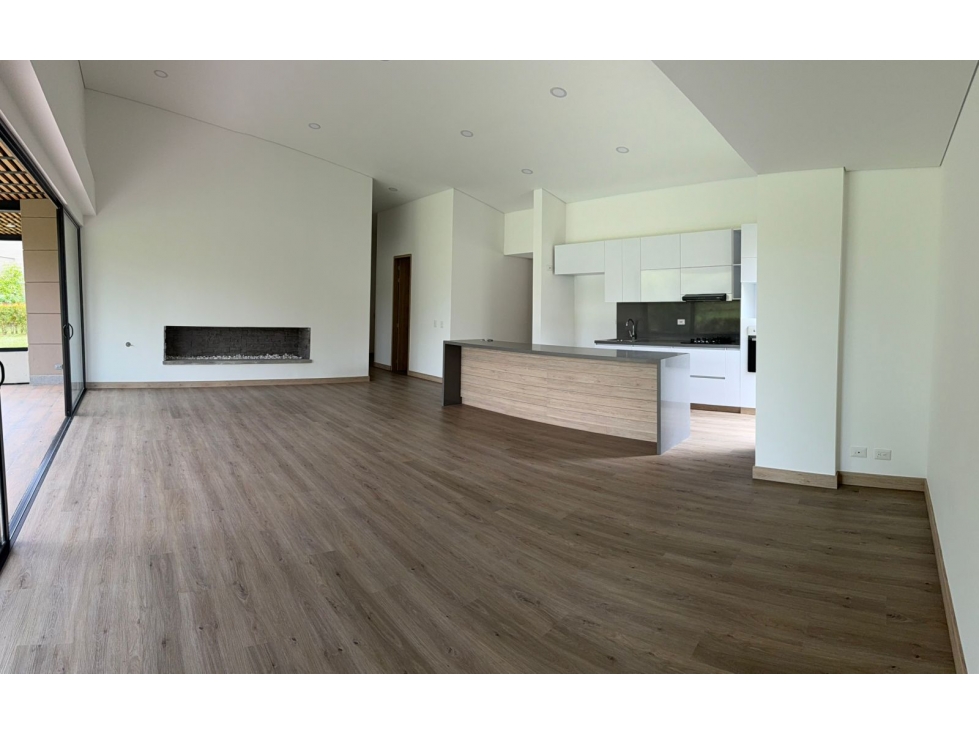 Hermosa casa en llanogrande unidad cerrada