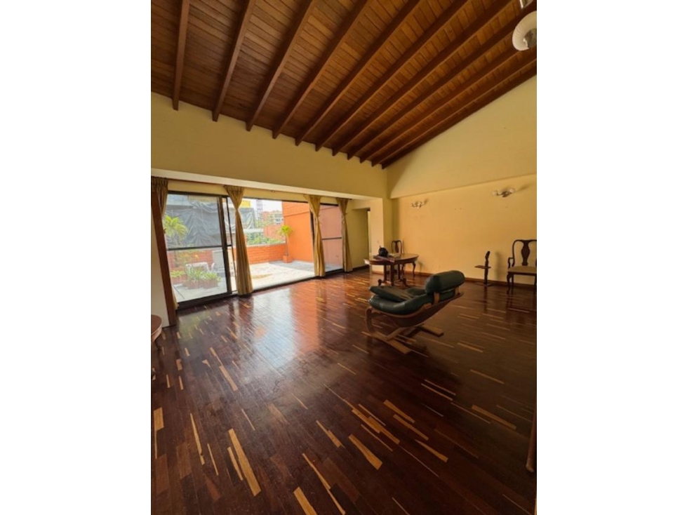 EXCELENTE APARTAMENTO 2 ALCOBAS EN PROVENZA CON LICENCIA COMERCIAL