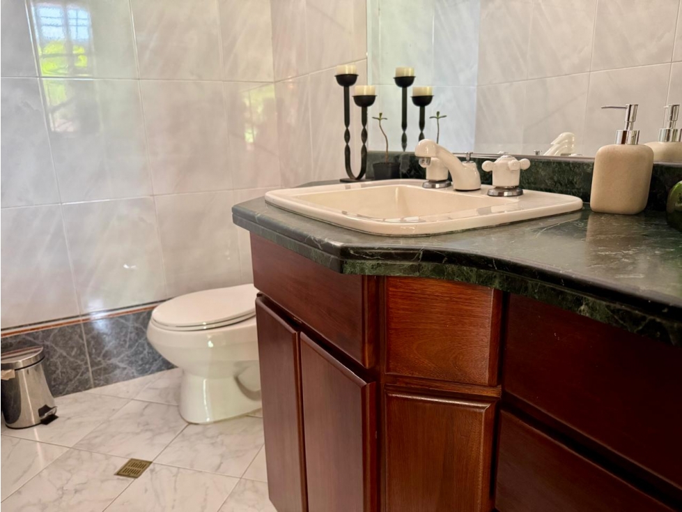 EXCELENTE CASA 4 ALCOBAS SILENCIOSA Y CON ESPACIOS GENEROSOS — foto 5