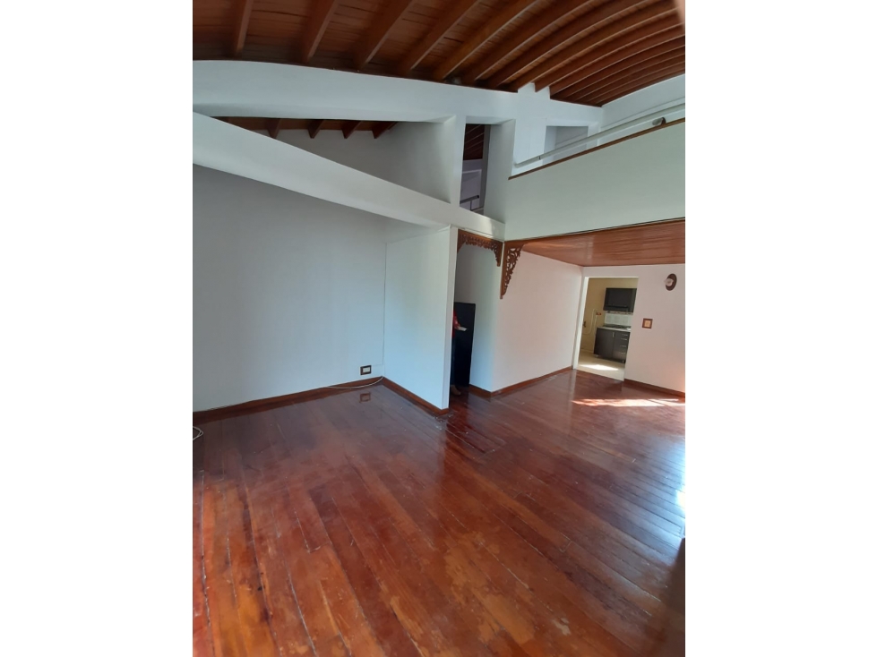 VENTA DE AMPLIO APARTAMENTO PARA REMODELAR EN SAN DIEGO