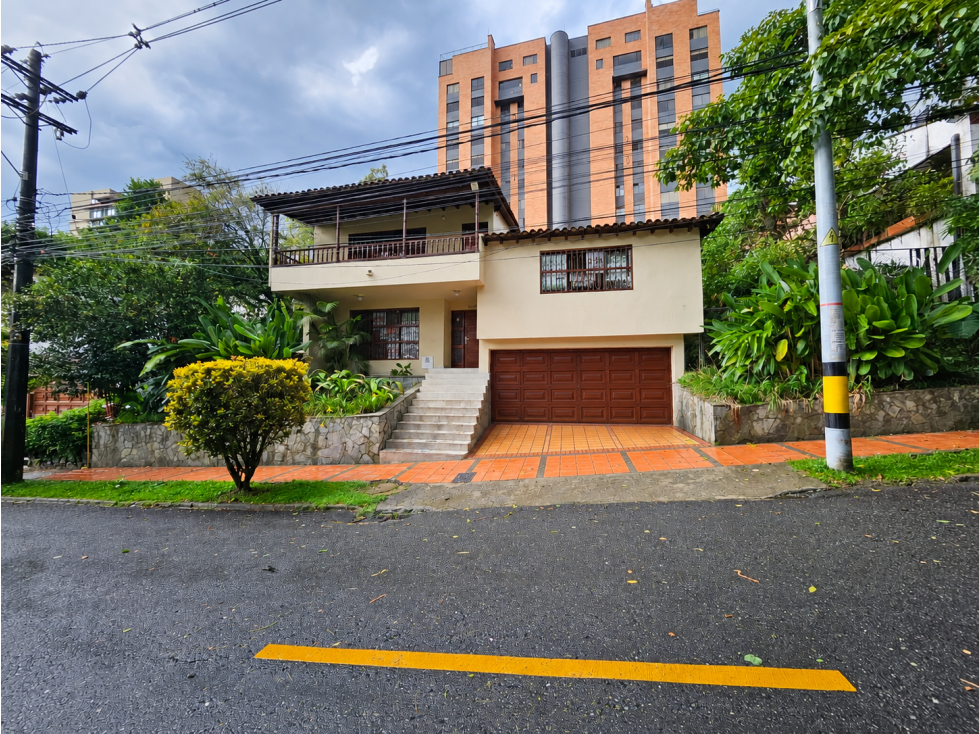 Hermosa casa en el Poblado independiente