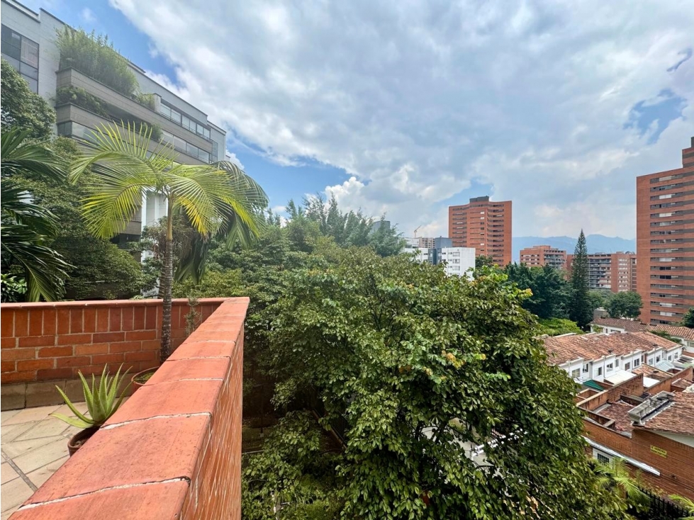 APARTAMENTO CLASICO CON TERRAZA EXCELENTE UBICACION — foto 2