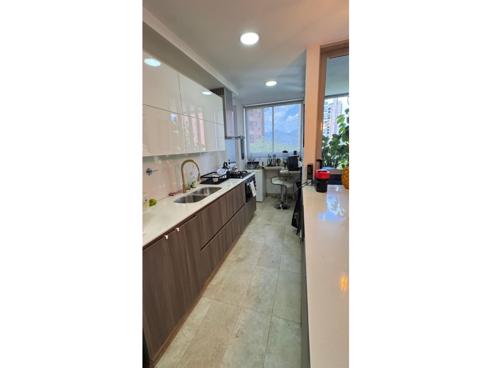 VENTA DE APARTAMENTO HERMOSO Y MODERNO EN LALINDE EL POBLADO — foto 5
