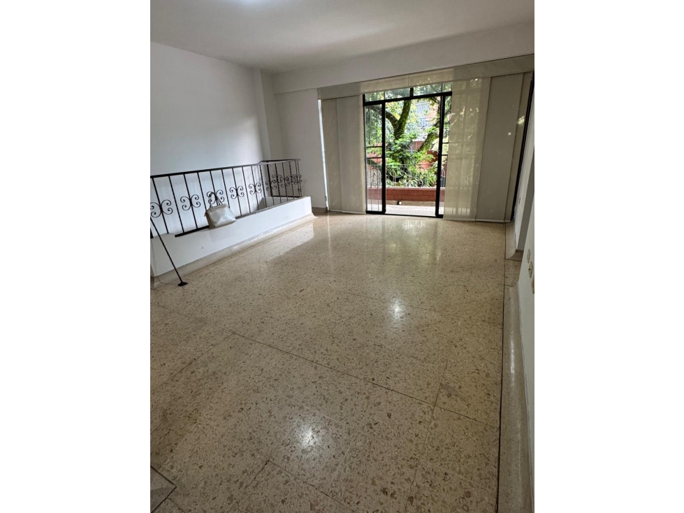 VENTA DE CASA CON AMPLIA TERRAZA EN EL BARRIO MESA — foto 3