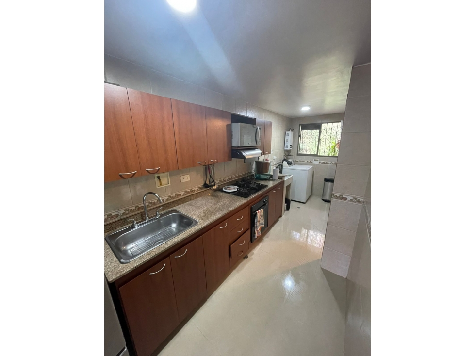 VENTA DE HERMOSA CASA EN ENVIGADO SECTOR PLANO — foto 3