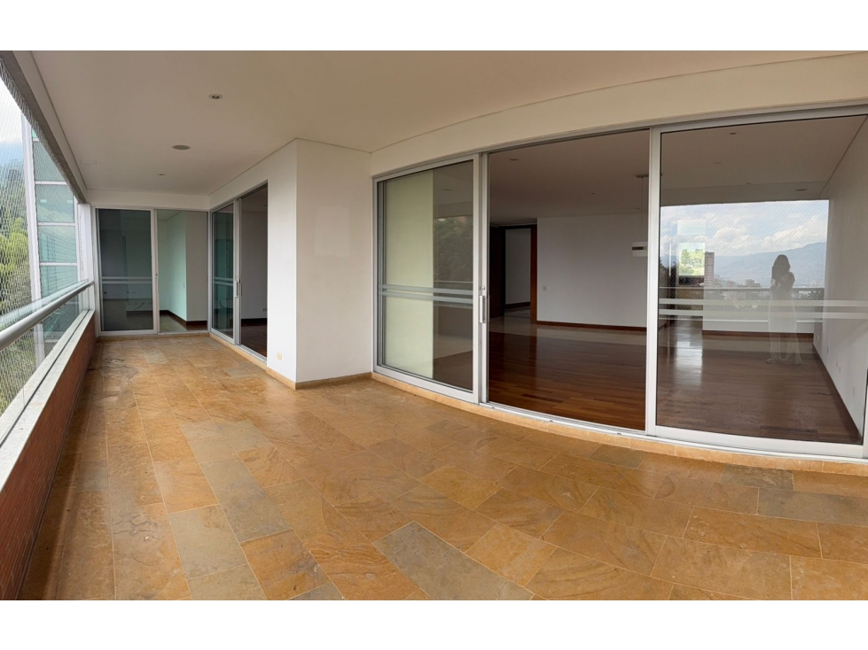 apartamento en sector del tesoro y clinica del rosario — foto 3