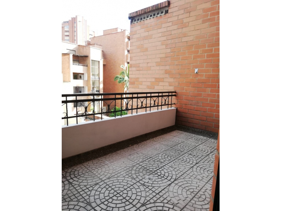 HERMOSO APARTAMNETO EN LAURELES SANTA TERESITA — foto 3