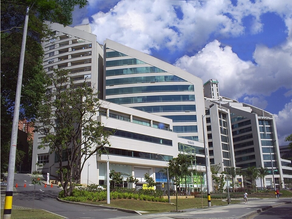 local en san Fernando plaza ( sobre la avenida el poblado) RENTANDO — foto 5