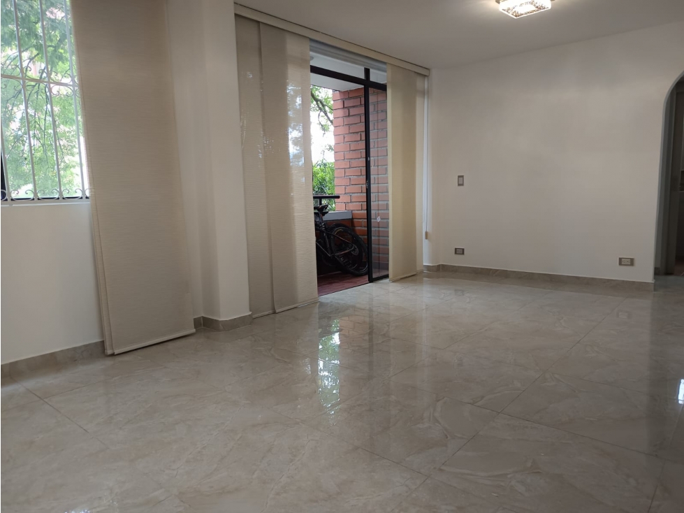 VENTA DE APARTAMENTO REMODELADO EN LA LOMA DEL INDIO